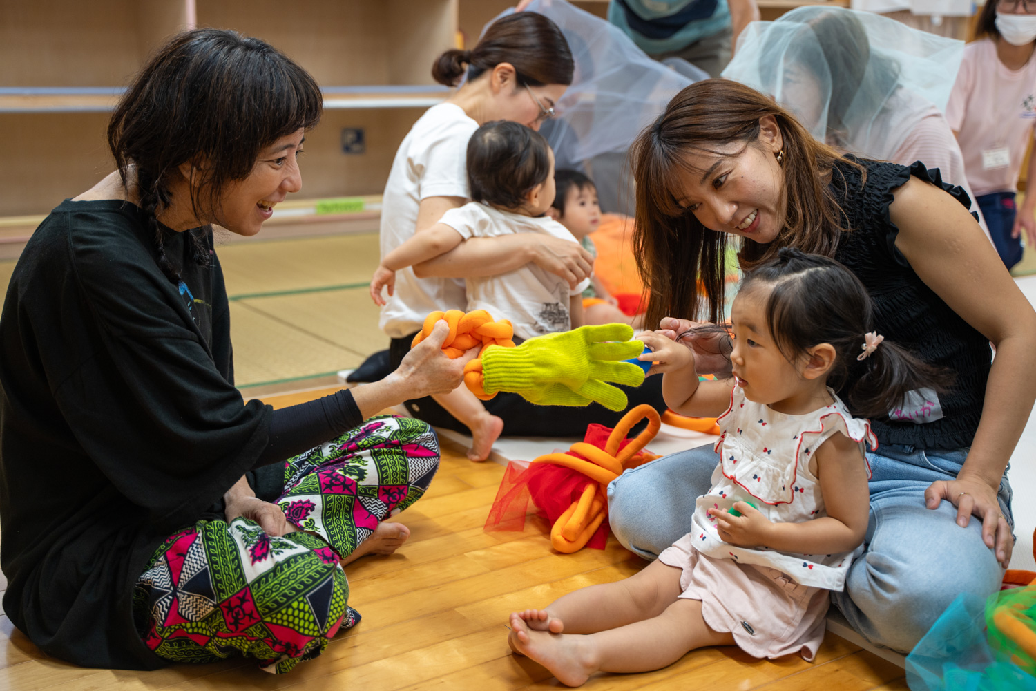 なはーとベイビーシアタープロジェクトレポート おでかけアートワークショップ②「みんなのかたち」